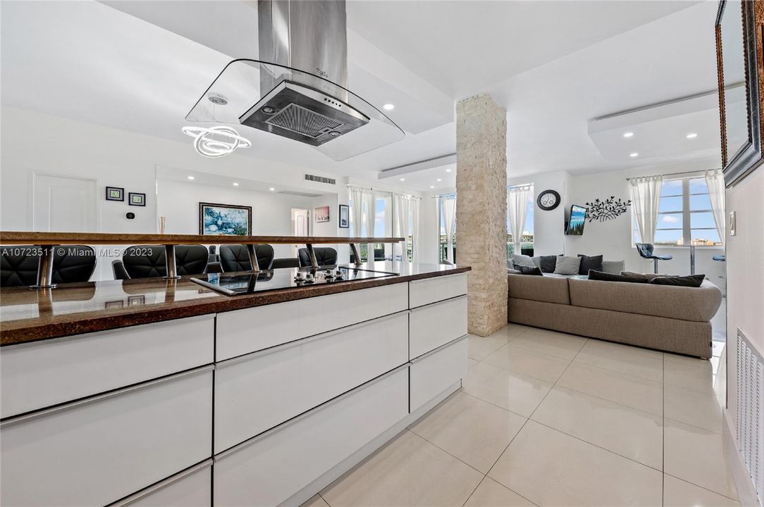 For Rent: $8,500 (3 beds, 2 baths, 1926 Square Feet)