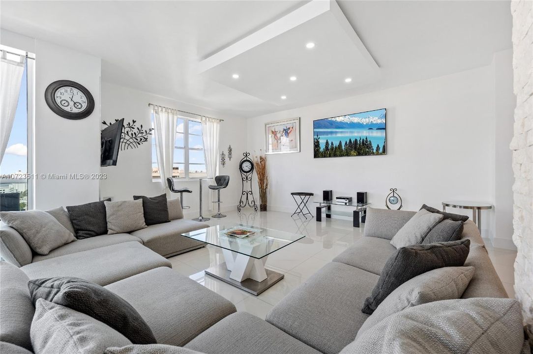 For Rent: $8,500 (3 beds, 2 baths, 1926 Square Feet)