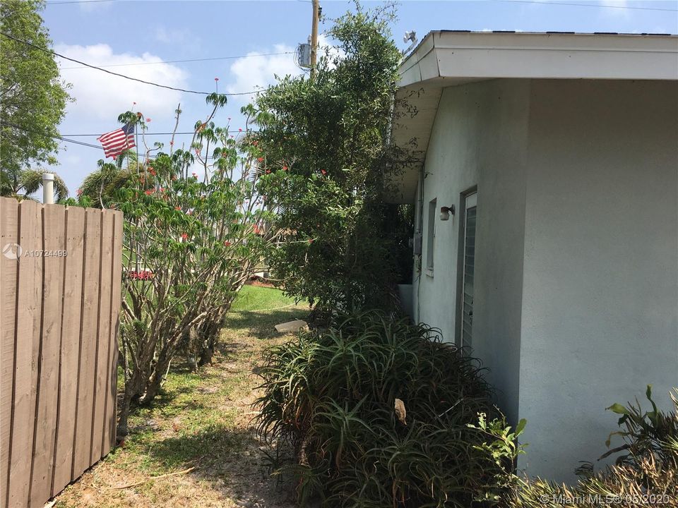 Recently Sold: $220,000 (3 beds, 2 baths, 1336 Square Feet)