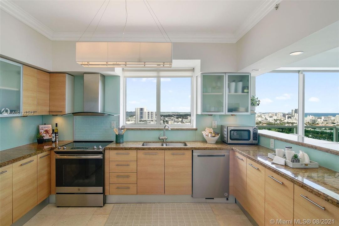Recently Sold: $1,099,000 (2 beds, 2 baths, 1456 Square Feet)
