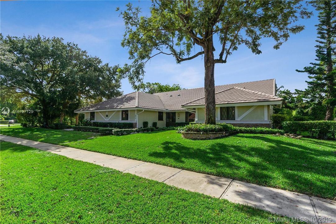 Vendido Recientemente: $695,000 (4 camas, 3 baños, 3220 Pies cuadrados)