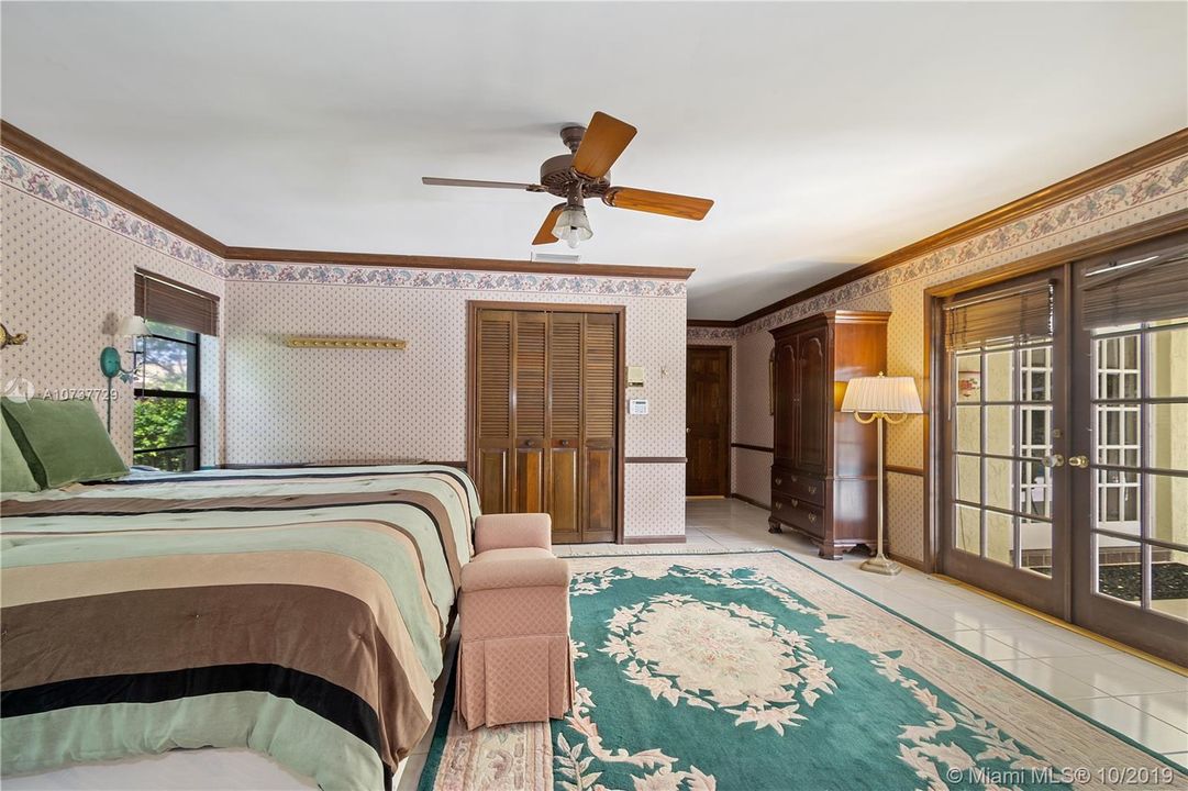 Vendido Recientemente: $695,000 (4 camas, 3 baños, 3220 Pies cuadrados)