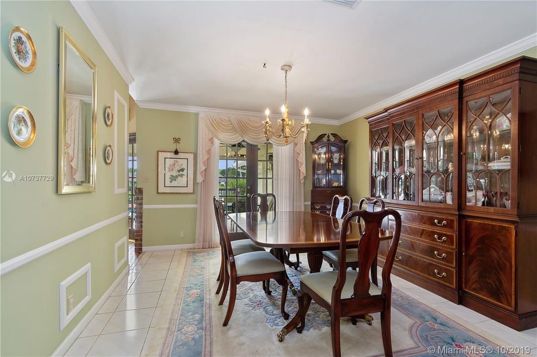 Vendido Recientemente: $695,000 (4 camas, 3 baños, 3220 Pies cuadrados)