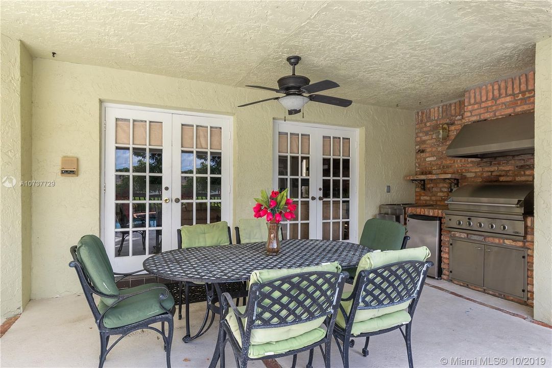 Summer Kitchen with Grill, fridge and ice-maker.
