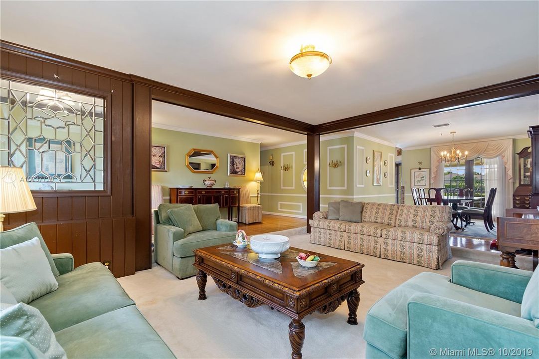 Vendido Recientemente: $695,000 (4 camas, 3 baños, 3220 Pies cuadrados)