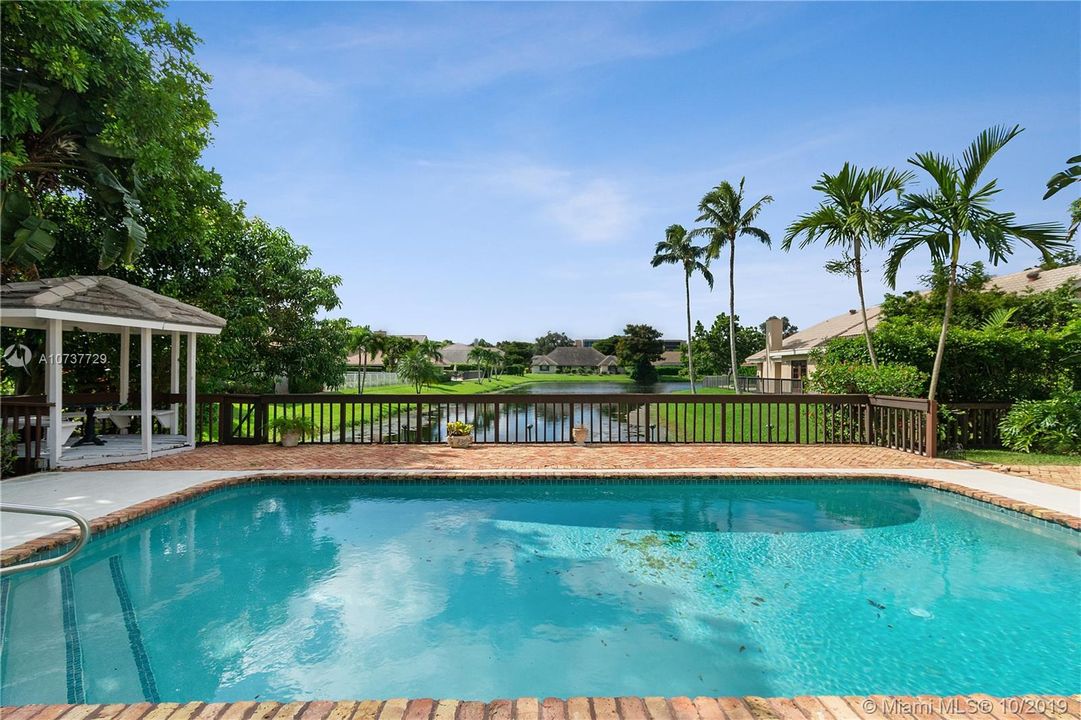 Vendido Recientemente: $695,000 (4 camas, 3 baños, 3220 Pies cuadrados)