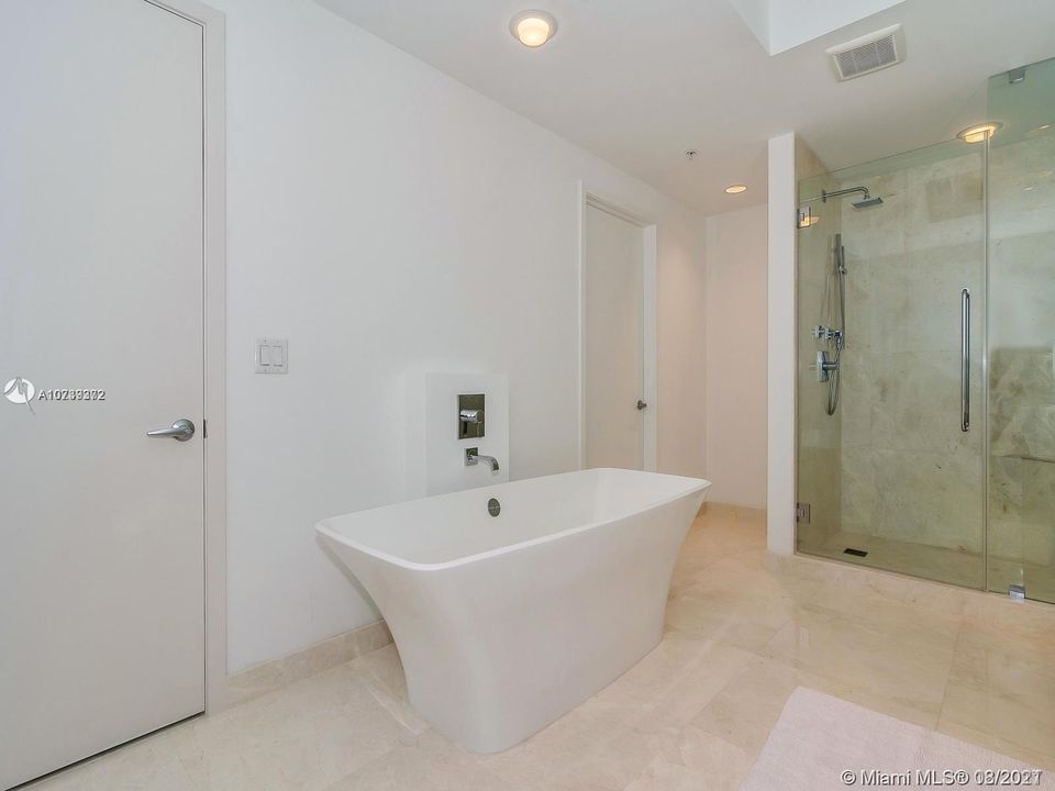 最近售出: $1,329,000 (3 贝兹, 3 浴室, 2152 平方英尺)