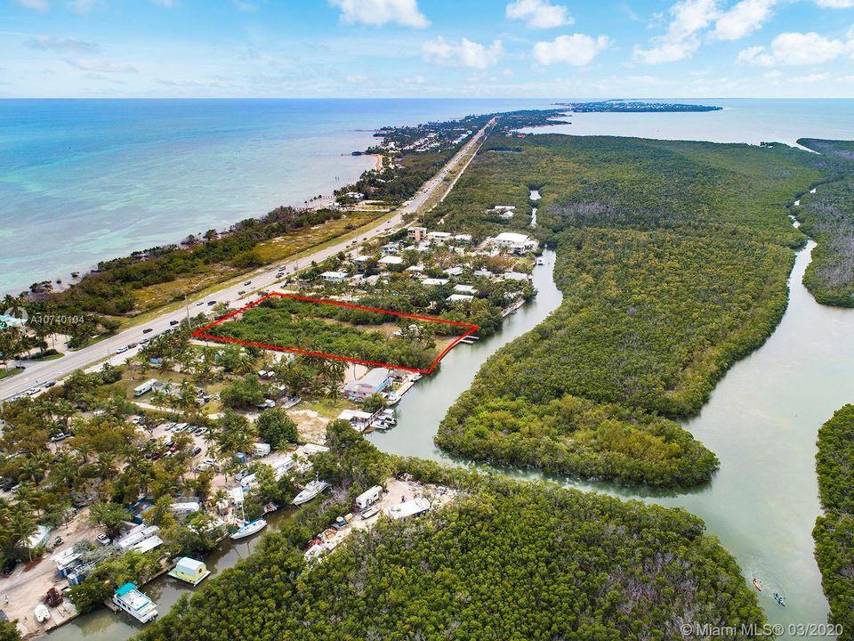 Vendido Recientemente: $559,900 (0.77 acres)