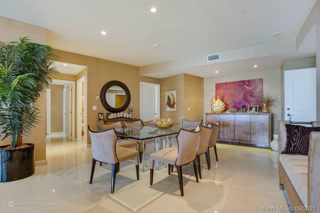 Recently Sold: $2,190,000 (2 beds, 2 baths, 2160 Square Feet)