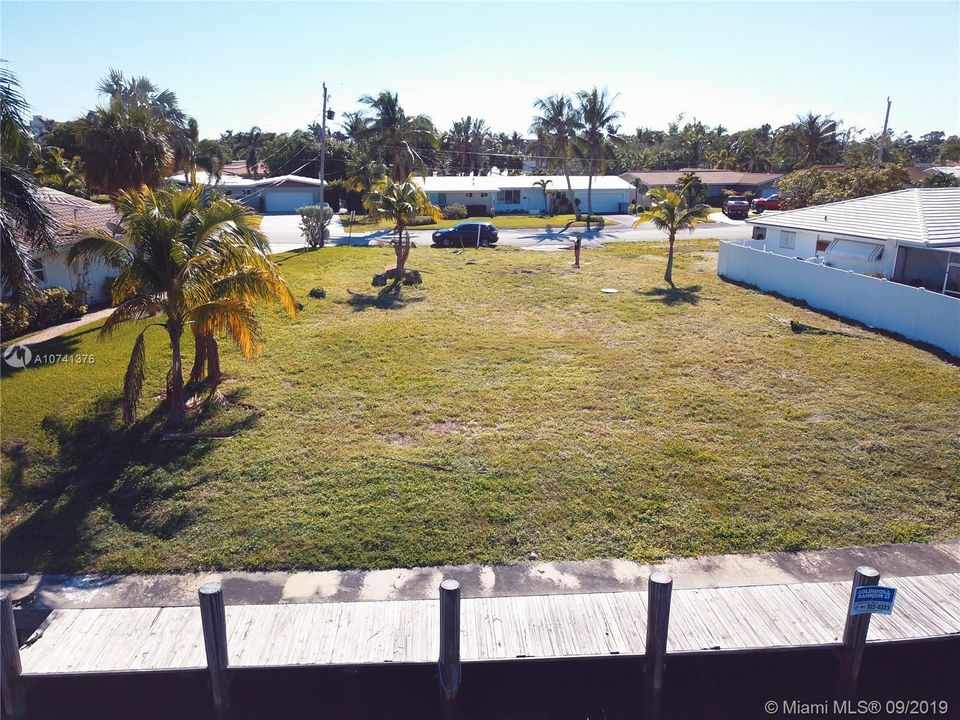 Vendido Recientemente: $570,000 (0.24 acres)