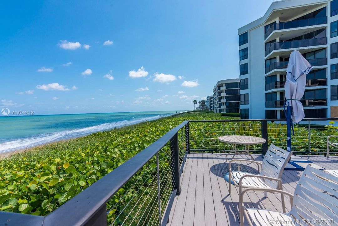 最近售出: $1,050,000 (3 贝兹, 3 浴室, 2570 平方英尺)