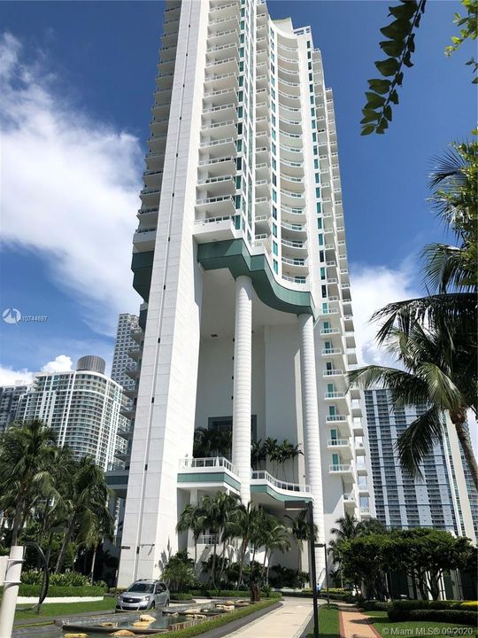 Recently Sold: $1,690,000 (3 beds, 3 baths, 2065 Square Feet)