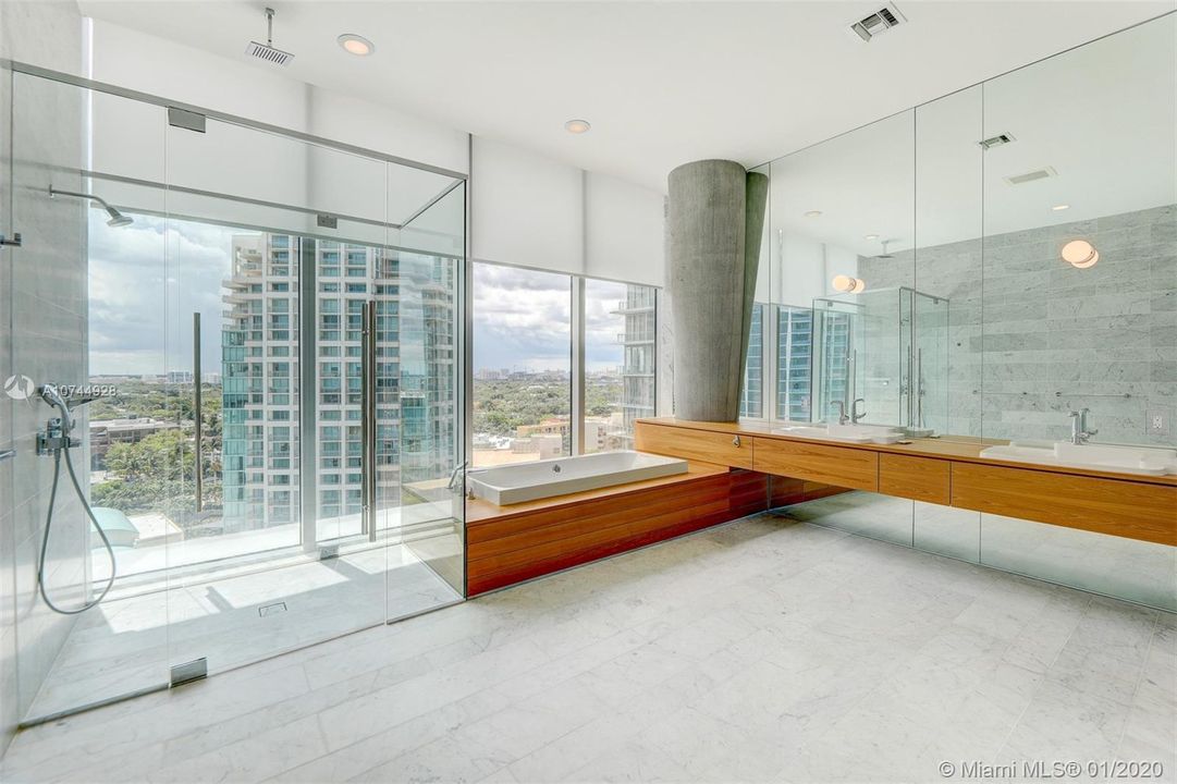 最近售出: $4,470,000 (4 贝兹, 4 浴室, 3544 平方英尺)