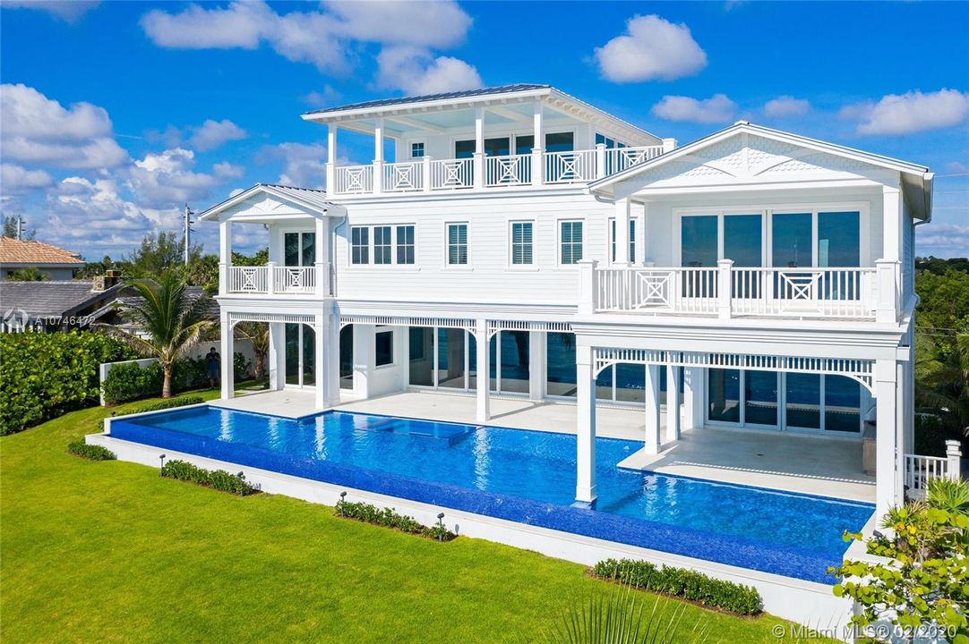 Vendido Recientemente: $17,495,000 (7 camas, 7 baños, 8000 Pies cuadrados)