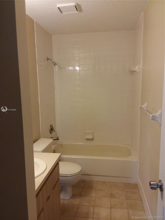 Vendido Recientemente: $285,000 (3 camas, 2 baños, 1303 Pies cuadrados)