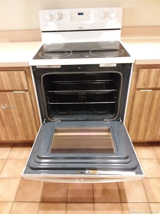 Vendido Recientemente: $285,000 (3 camas, 2 baños, 1303 Pies cuadrados)