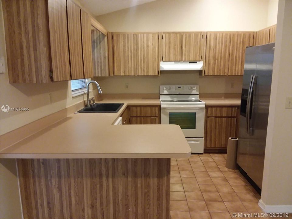 Vendido Recientemente: $285,000 (3 camas, 2 baños, 1303 Pies cuadrados)