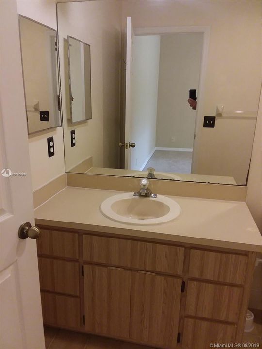 Vendido Recientemente: $285,000 (3 camas, 2 baños, 1303 Pies cuadrados)