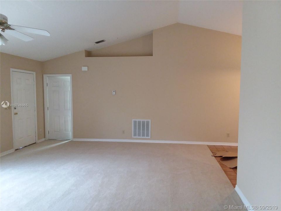 Vendido Recientemente: $285,000 (3 camas, 2 baños, 1303 Pies cuadrados)