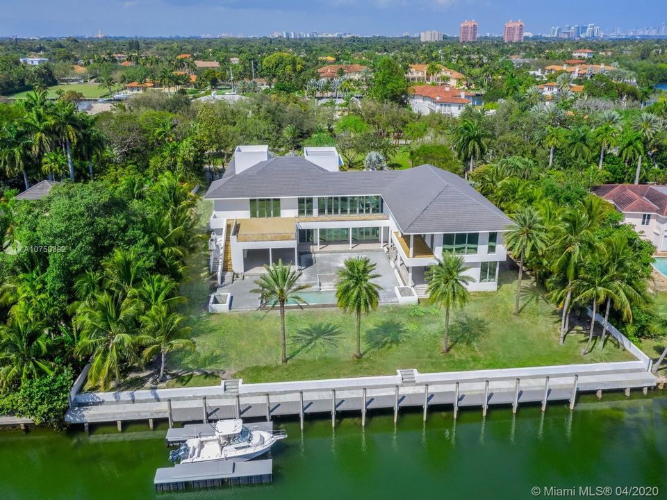 Vendido Recientemente: $17,750,000 (9 camas, 11 baños, 16799 Pies cuadrados)