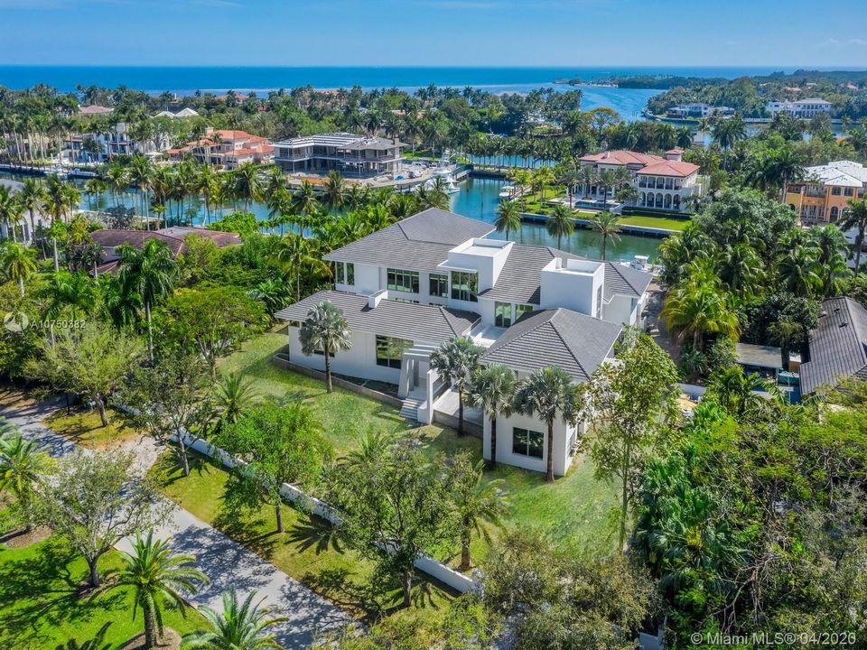 Vendido Recientemente: $17,750,000 (9 camas, 11 baños, 16799 Pies cuadrados)