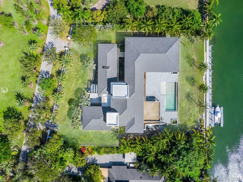 Vendido Recientemente: $17,750,000 (9 camas, 11 baños, 16799 Pies cuadrados)