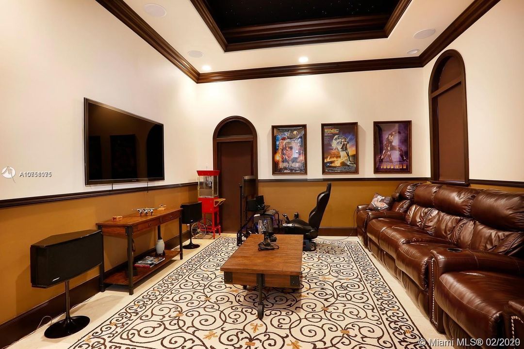 Recently Rented: $20,000 (9 beds, 9 baths, 6529 Square Feet)