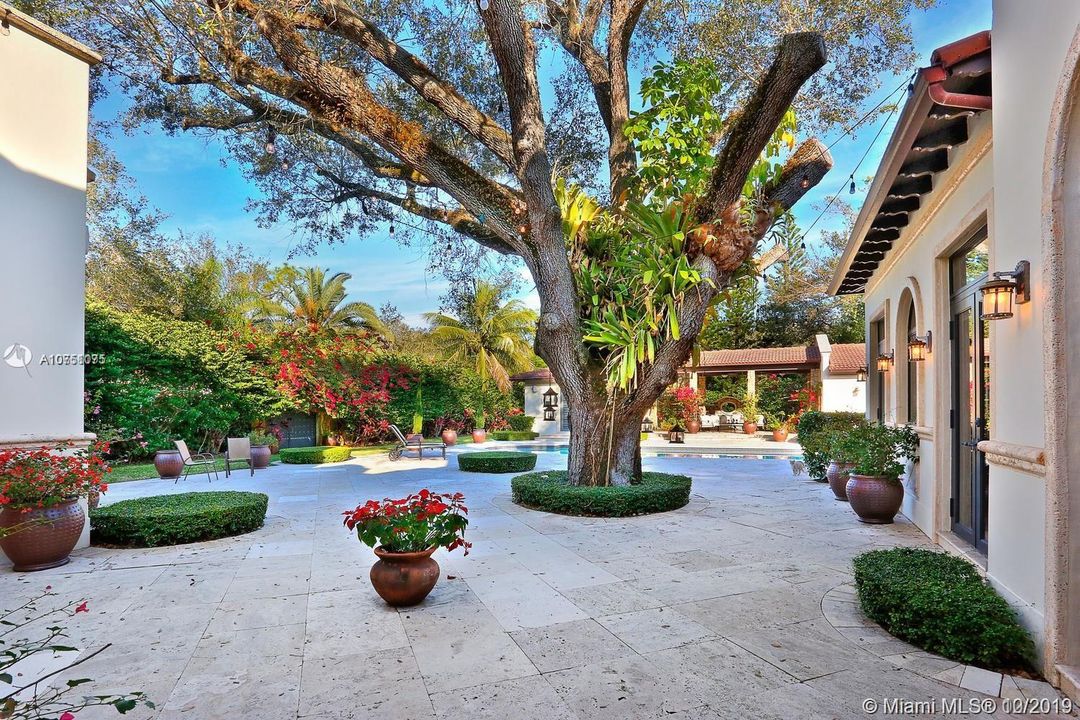 Recently Rented: $20,000 (9 beds, 9 baths, 6529 Square Feet)
