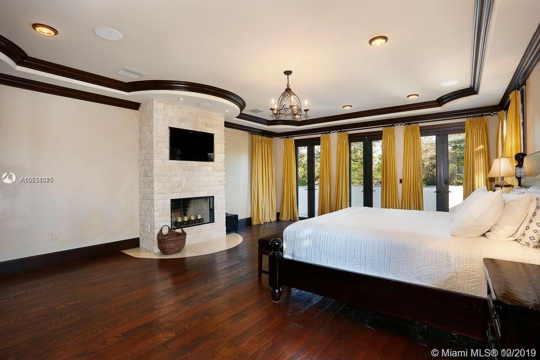 Recently Rented: $20,000 (9 beds, 9 baths, 6529 Square Feet)