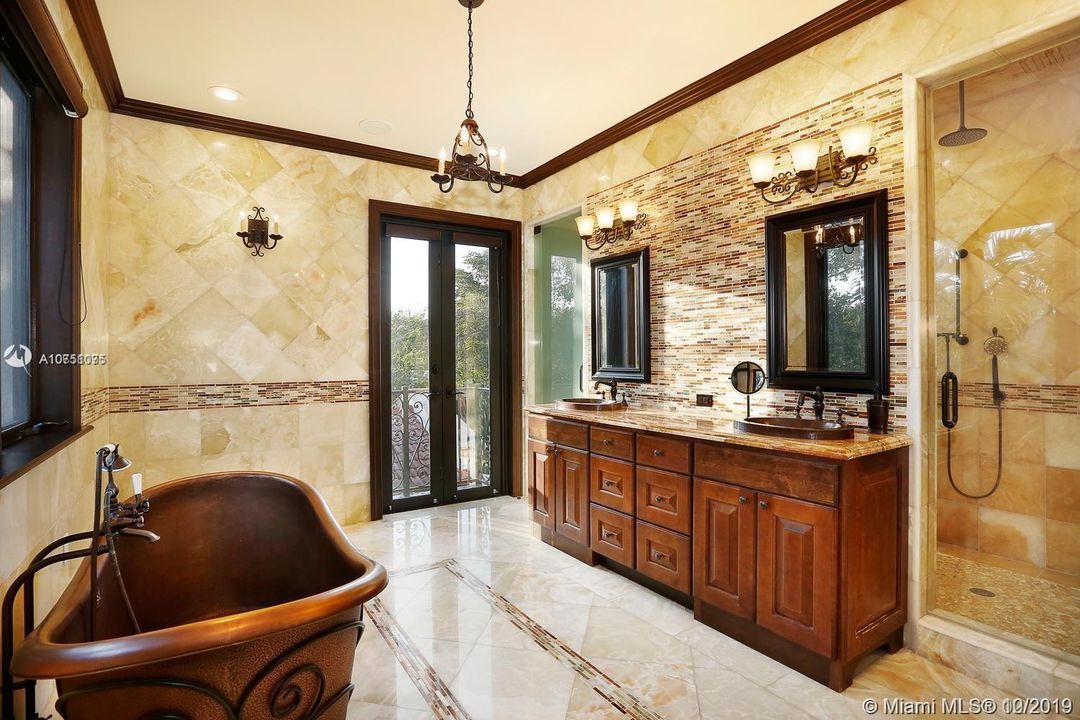 Recently Rented: $20,000 (9 beds, 9 baths, 6529 Square Feet)
