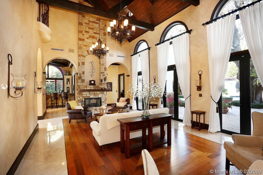 Recently Rented: $20,000 (9 beds, 9 baths, 6529 Square Feet)