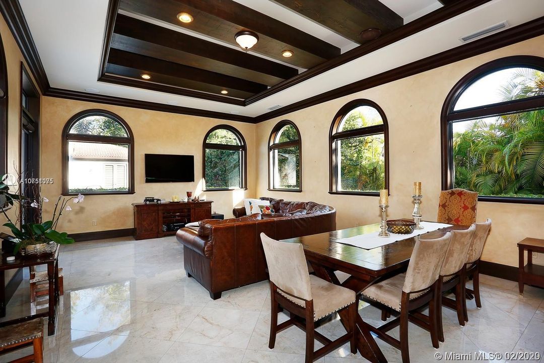 Recently Rented: $20,000 (9 beds, 9 baths, 6529 Square Feet)