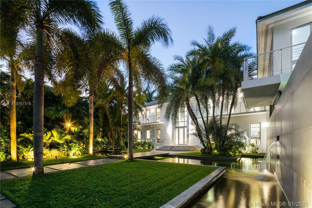 Recientemente alquilado: $75,000 (8 camas, 9 baños, 9984 Pies cuadrados)