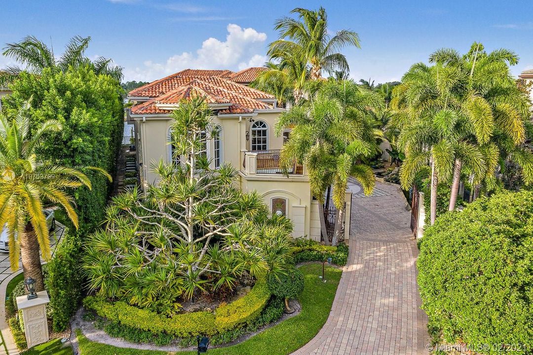 Recently Sold: $11,000,000 (7 beds, 7 baths, 11230 Square Feet)