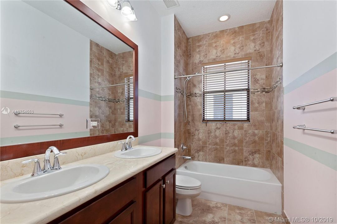 Recently Rented: $4,900 (5 beds, 3 baths, 3340 Square Feet)
