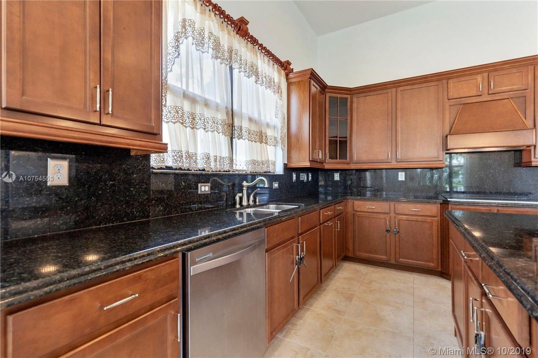 Recently Rented: $4,900 (5 beds, 3 baths, 3340 Square Feet)