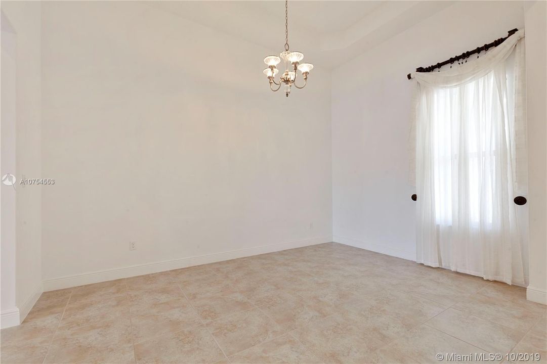 Recently Rented: $4,900 (5 beds, 3 baths, 3340 Square Feet)