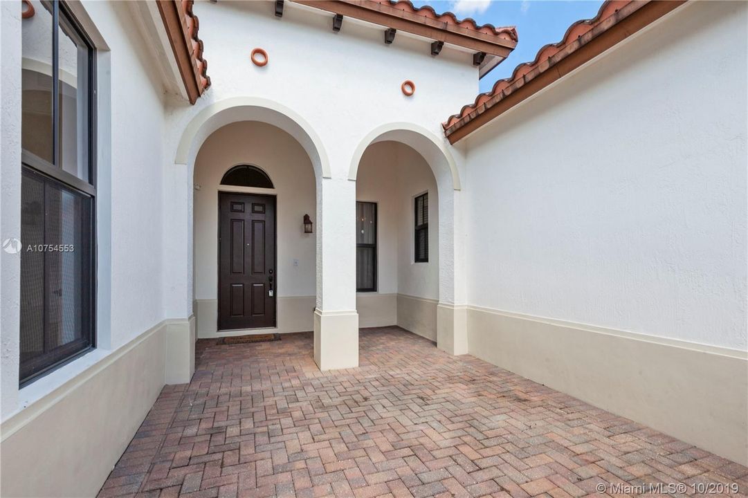 Recently Rented: $4,900 (5 beds, 3 baths, 3340 Square Feet)