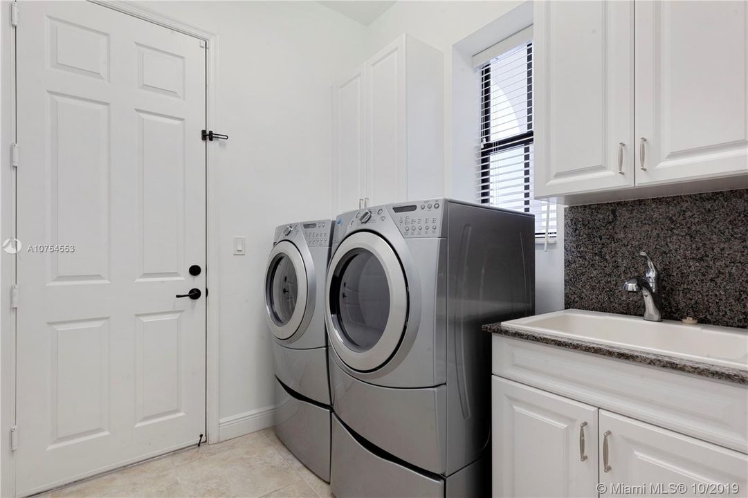 Recently Rented: $4,900 (5 beds, 3 baths, 3340 Square Feet)