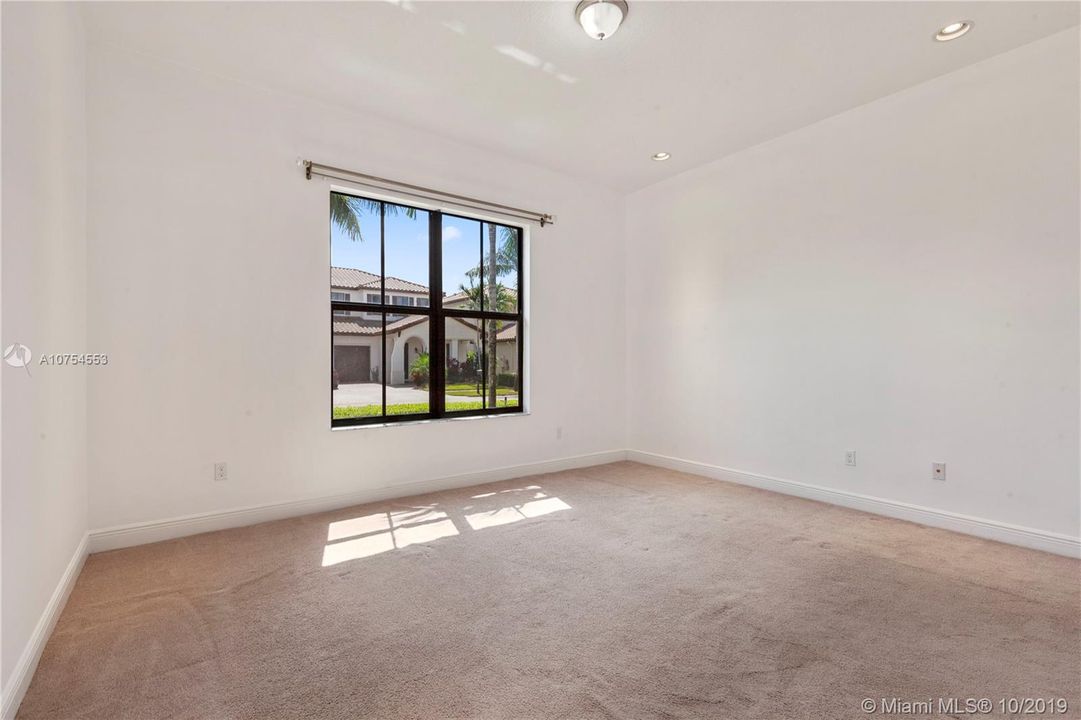 Recently Rented: $4,900 (5 beds, 3 baths, 3340 Square Feet)