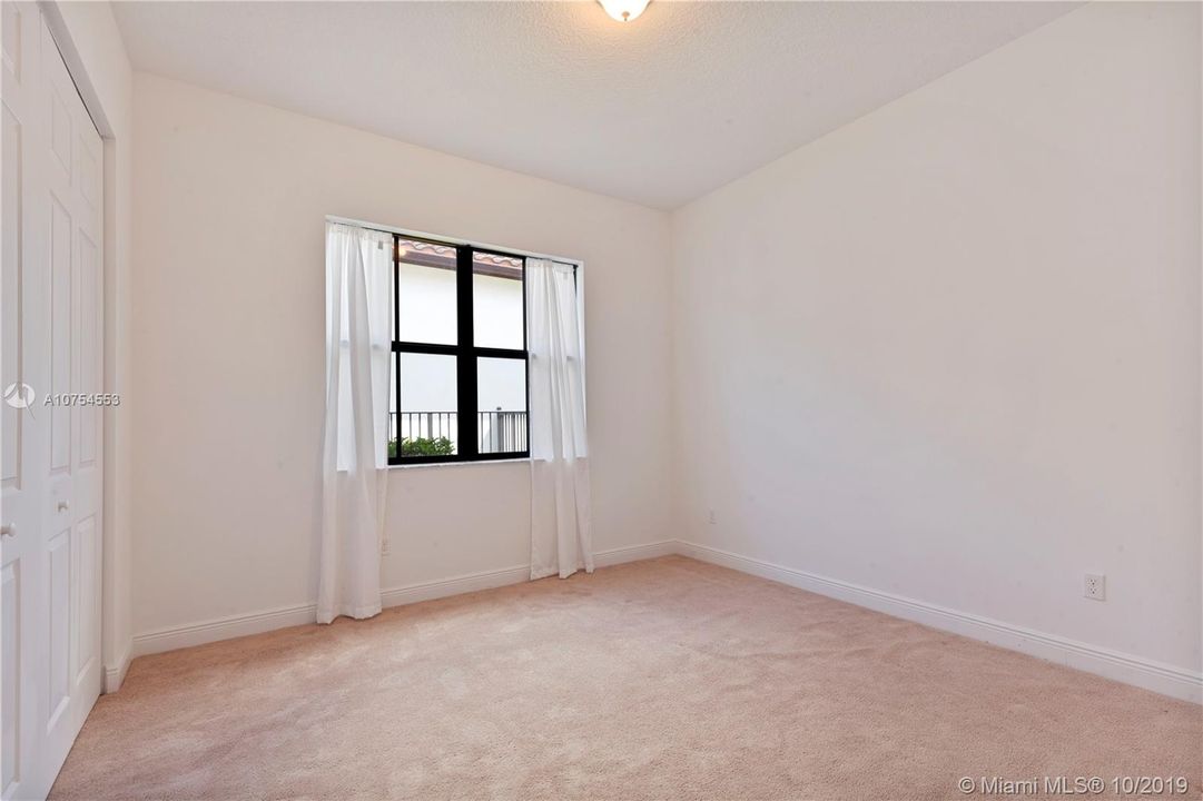 Recently Rented: $4,900 (5 beds, 3 baths, 3340 Square Feet)