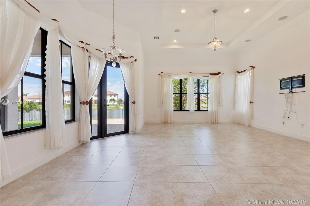 Recently Rented: $4,900 (5 beds, 3 baths, 3340 Square Feet)