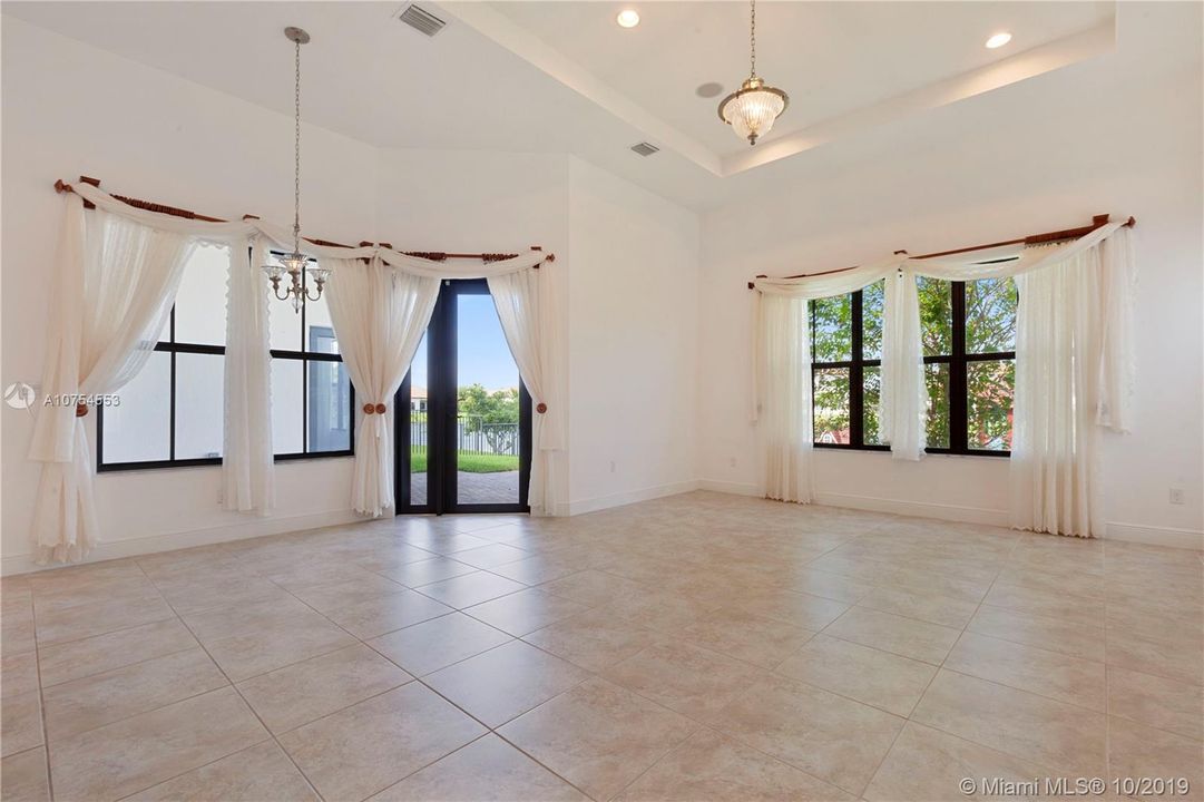 Recently Rented: $4,900 (5 beds, 3 baths, 3340 Square Feet)