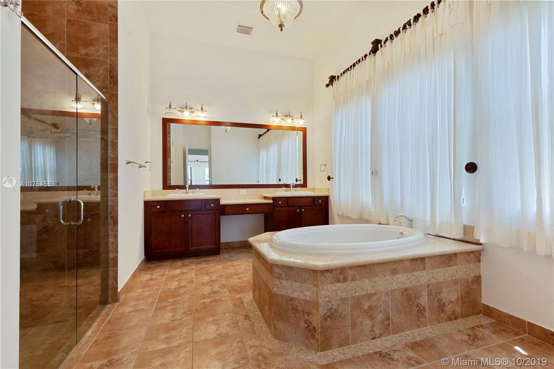 Recently Rented: $4,900 (5 beds, 3 baths, 3340 Square Feet)