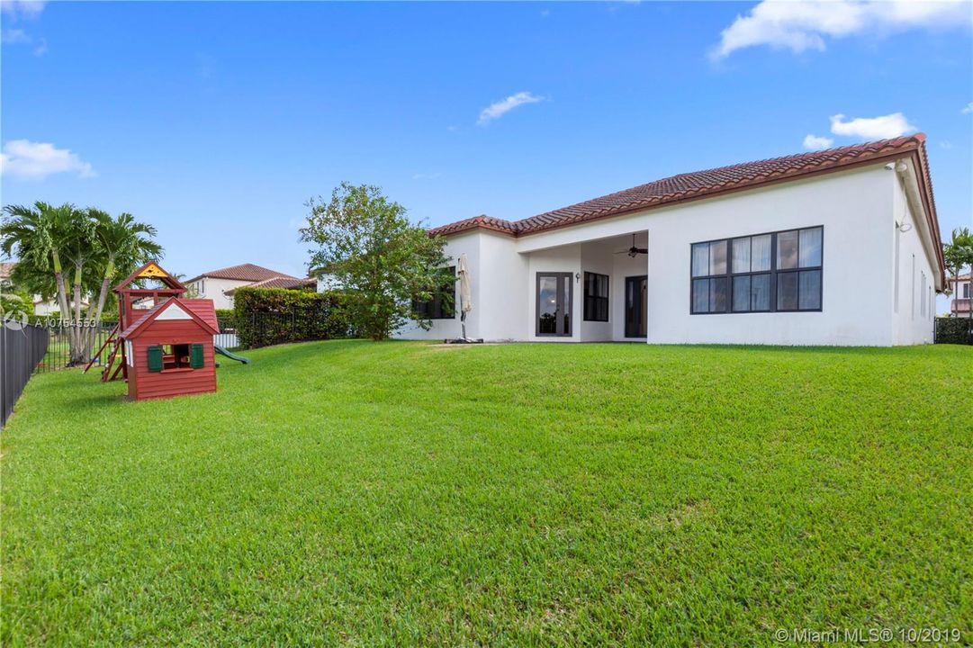 Recently Rented: $4,900 (5 beds, 3 baths, 3340 Square Feet)