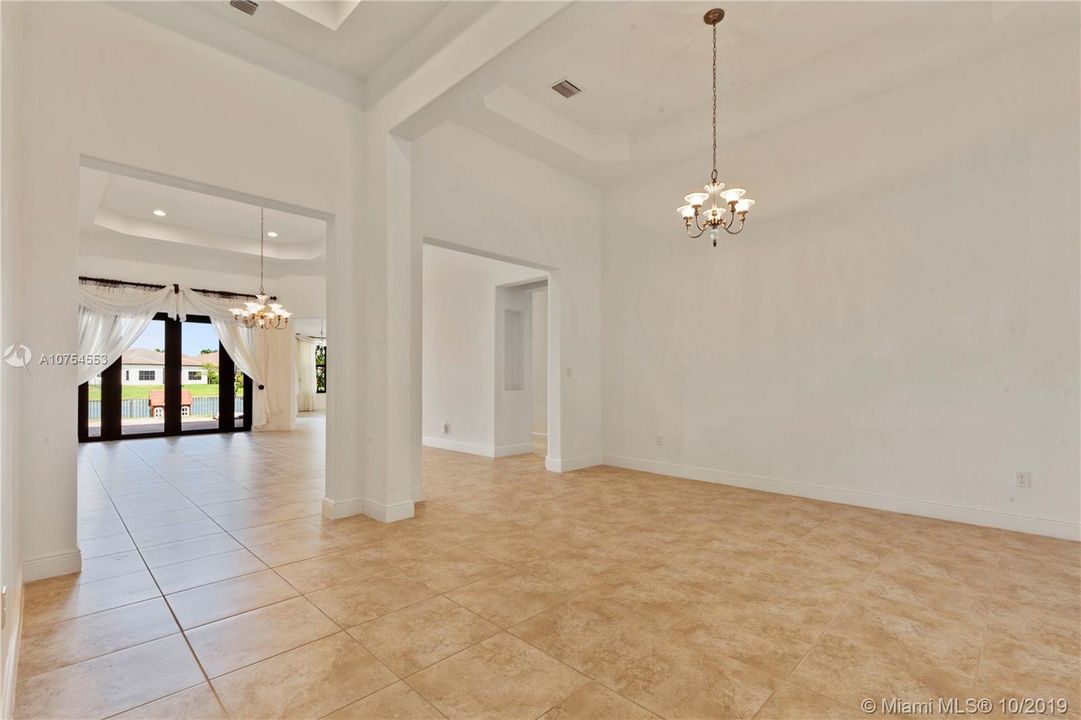 Recently Rented: $4,900 (5 beds, 3 baths, 3340 Square Feet)