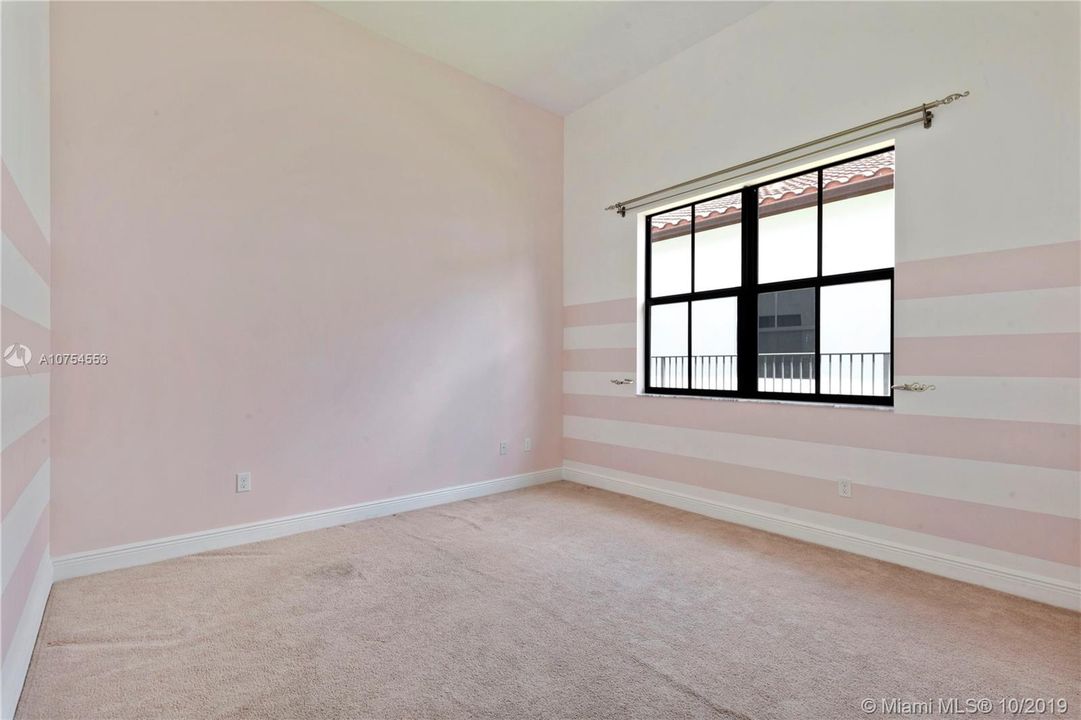 Recently Rented: $4,900 (5 beds, 3 baths, 3340 Square Feet)