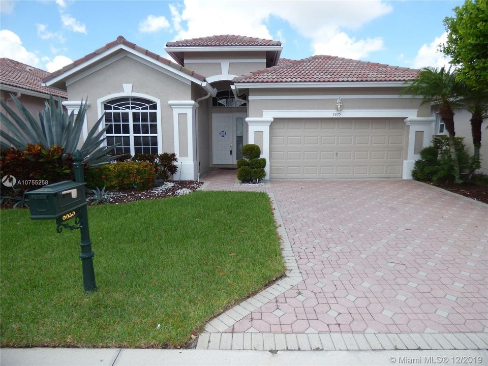 Recently Sold: $149,000 (2 beds, 2 baths, 1820 Square Feet)