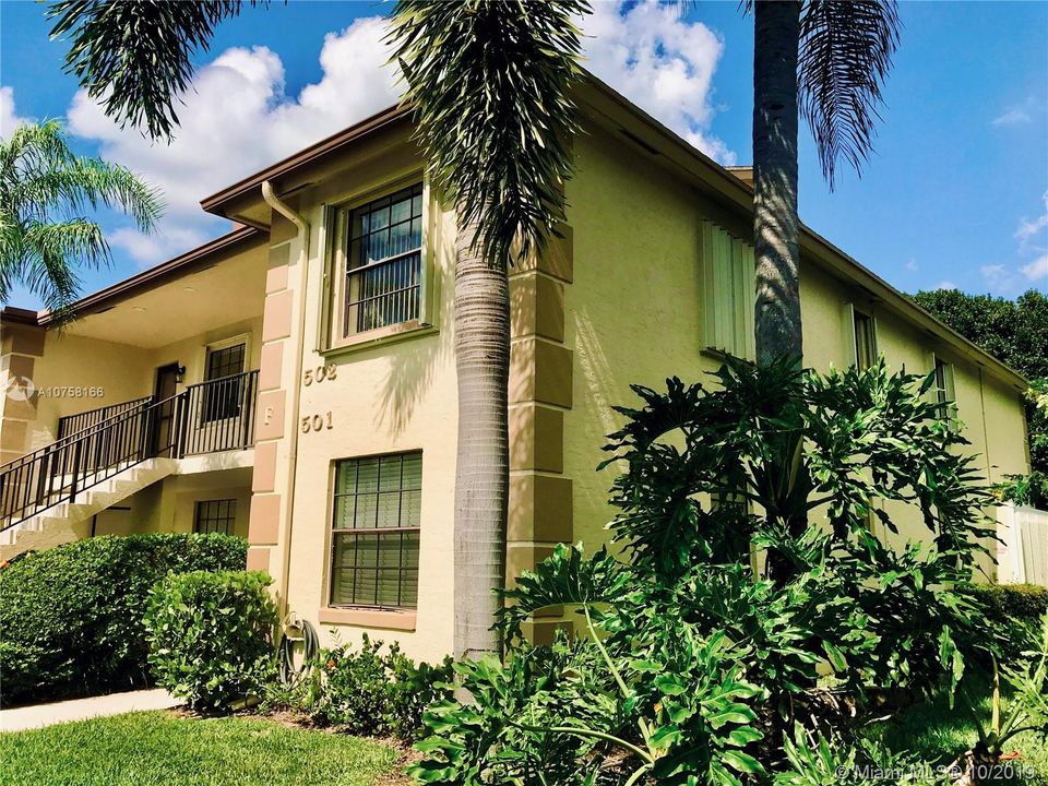 FIRST FLOOR EAST CORNER CONDO IN PINECREST AT INDIAN CREEK IN CENTRAL JUPITER