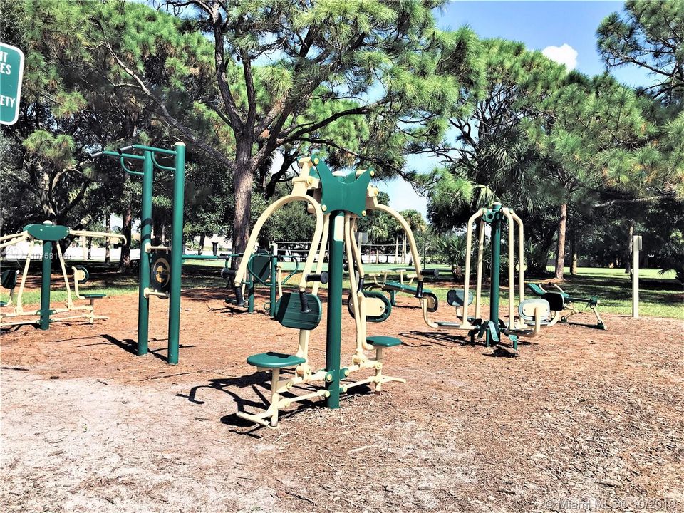 INDIAN CREEK PARK EXERCISE EQUIPMENT